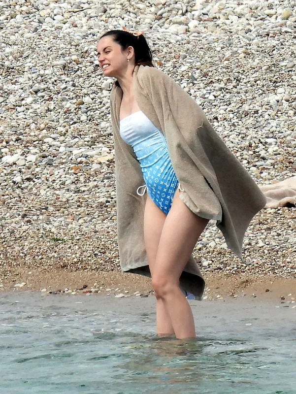 Ana de Armas photo 24 of 3418
