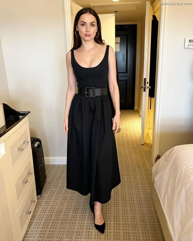 Ana de Armas photo 1 of 3418