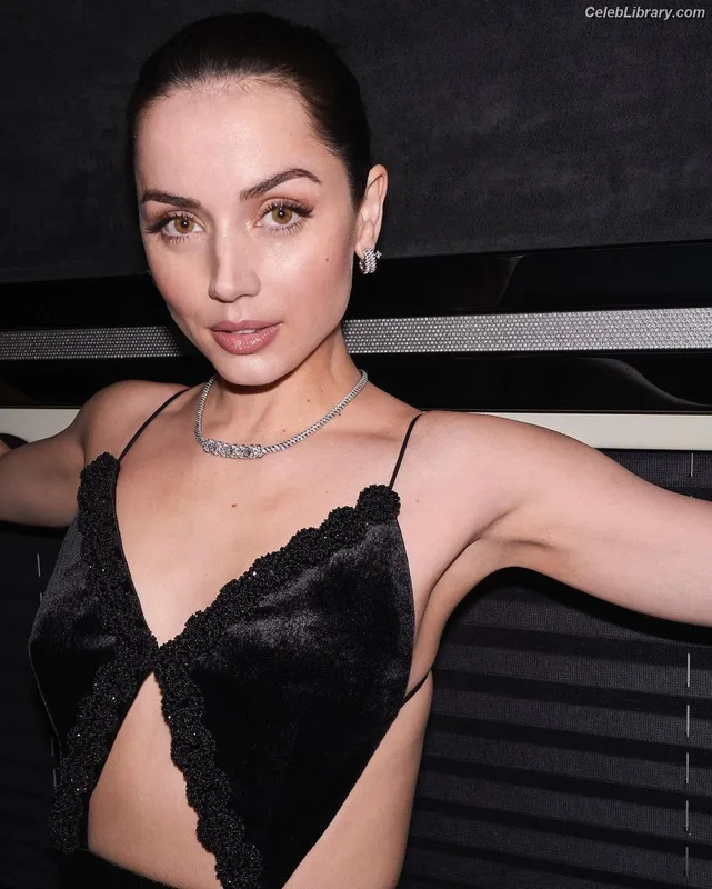 Ana de Armas photo 12 of 3418