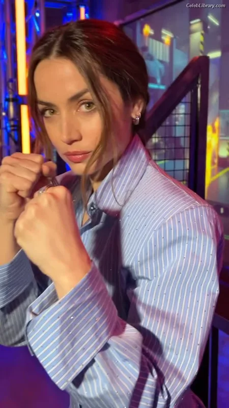 Ana de Armas photo 12 of 3418