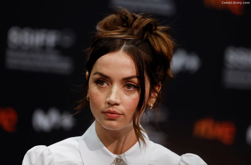 Ana de Armas photo 19 of 3418