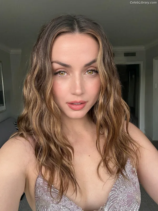 Ana de Armas photo 1 of 3418
