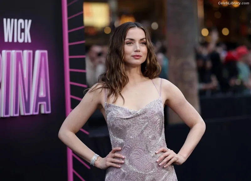 Ana de Armas photo 5 of 3418
