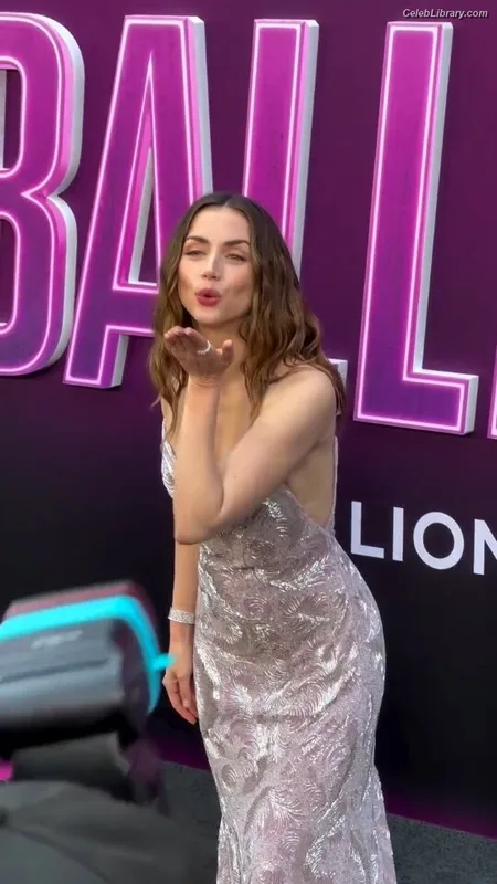 Ana de Armas photo 8 of 3418
