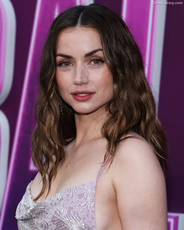 Ana de Armas photo 12 of 3418