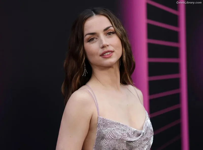 Ana de Armas photo 14 of 3418