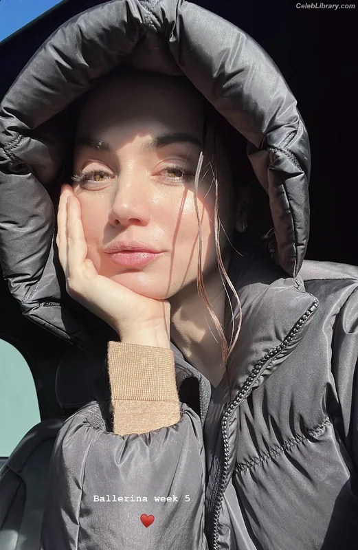 Ana de Armas photo 20 of 3418