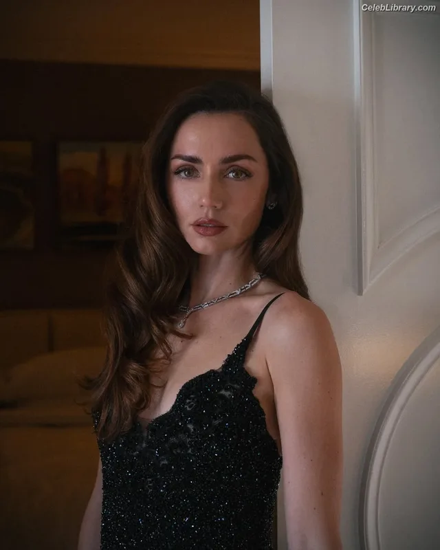 Ana de Armas photo 23 of 3418