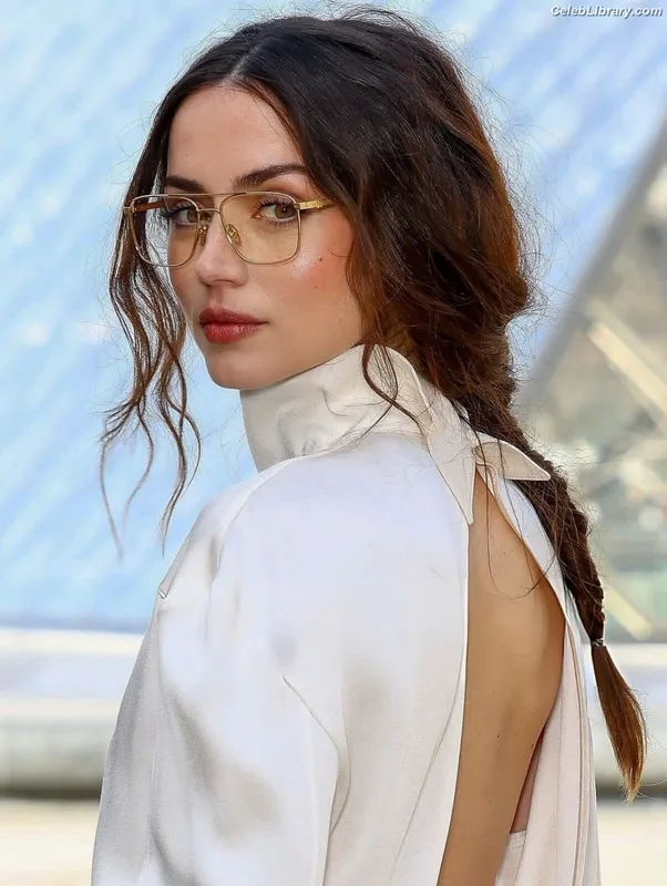Ana de Armas photo 17 of 3418
