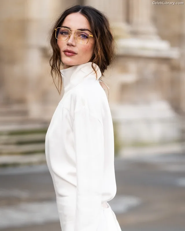 Ana de Armas photo 20 of 3418