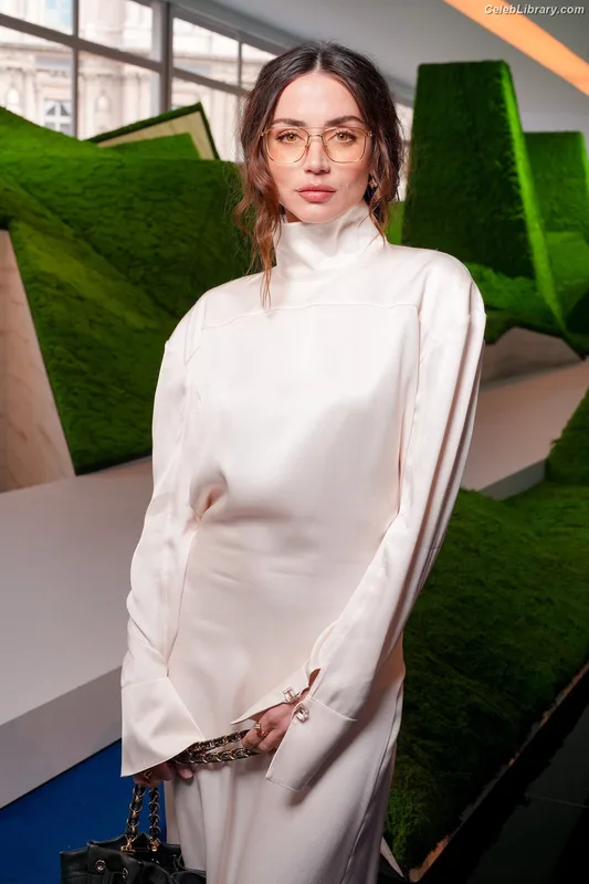 Ana de Armas photo 23 of 3418