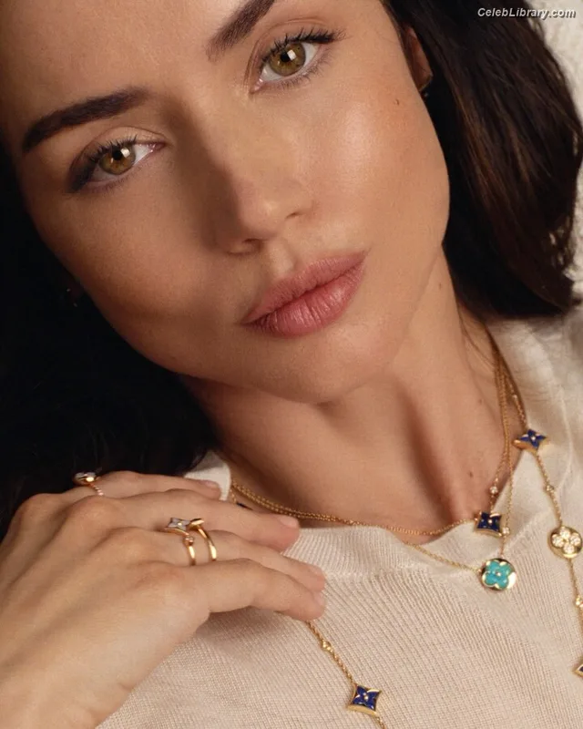 Ana de Armas photo 5 of 3418