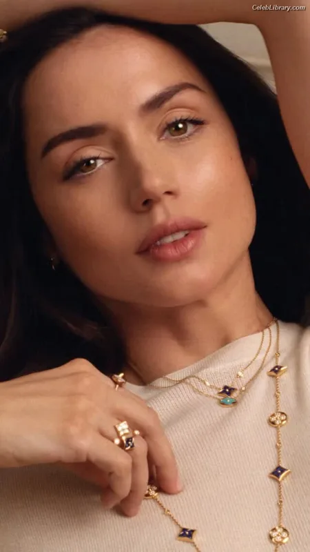 Ana de Armas photo 7 of 3418