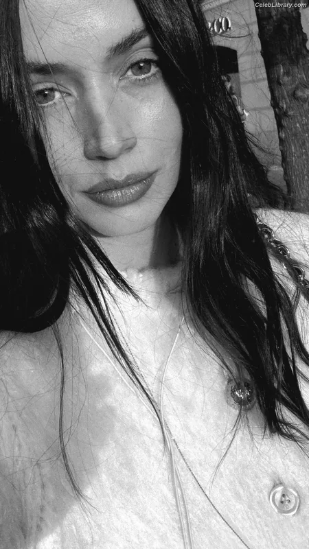 Ana de Armas photo 2 of 3418