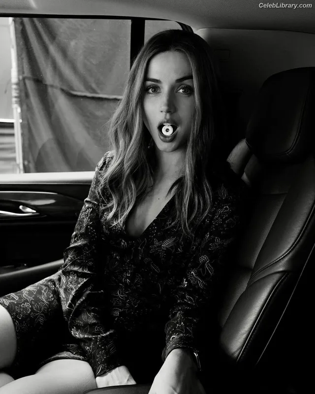 Ana de Armas photo 1 of 3418