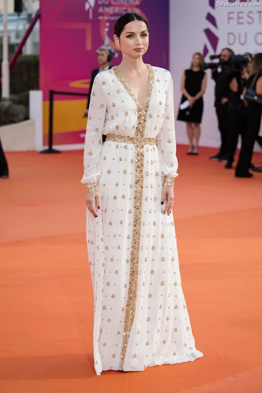 Ana de Armas photo 2 of 3418