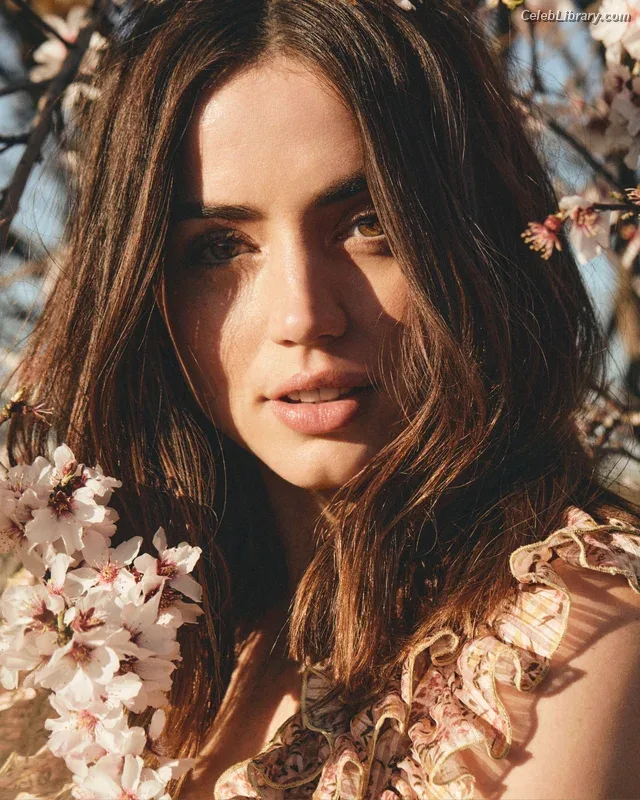 Ana de Armas photo 4 of 3418