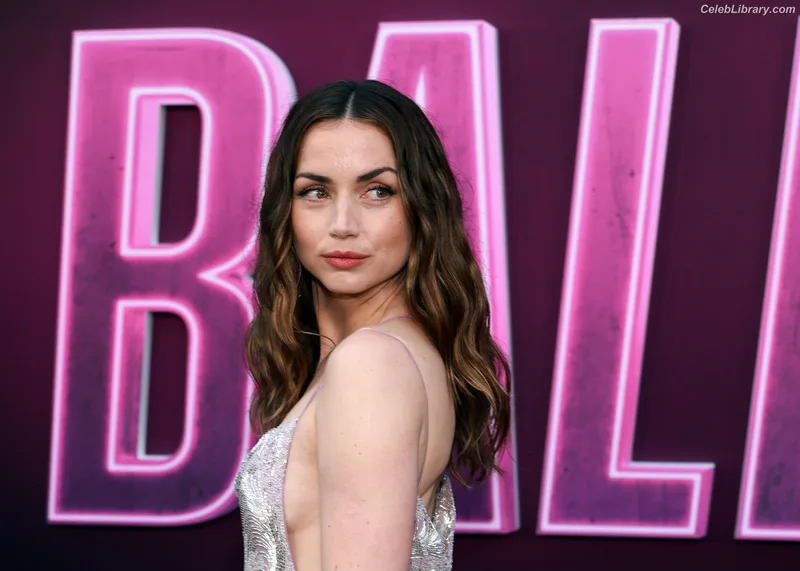 Ana de Armas photo 7 of 3418