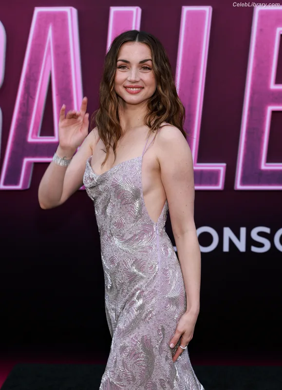 Ana de Armas photo 8 of 3418