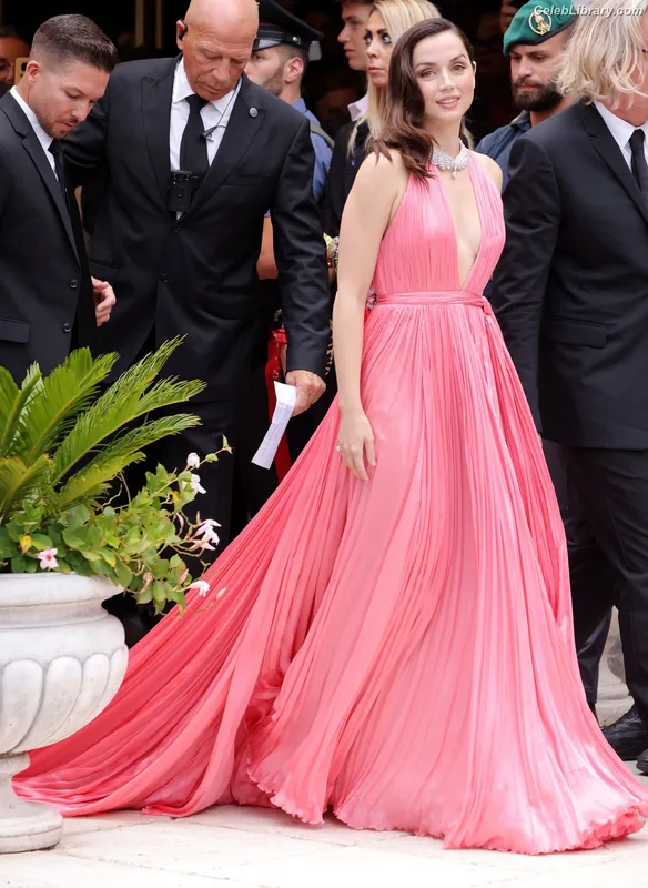 Ana de Armas photo 19 of 3418