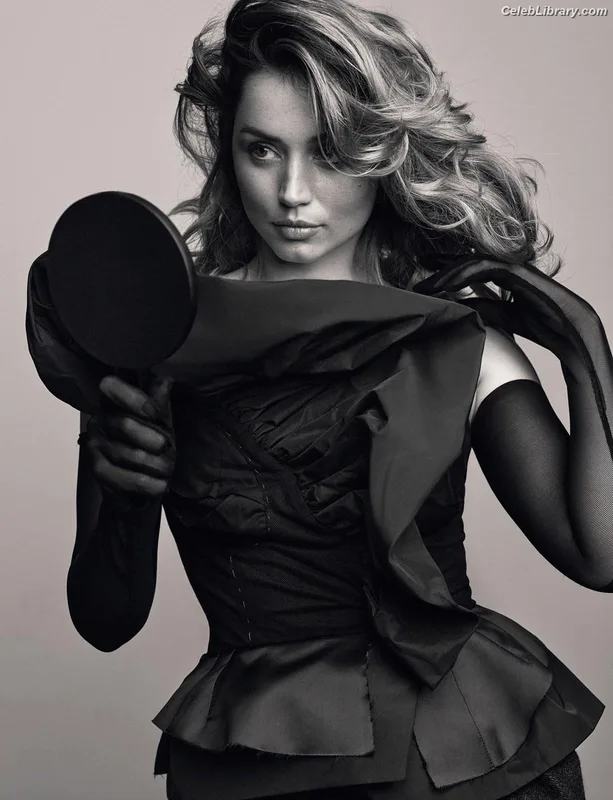 Ana de Armas photo 2 of 3418