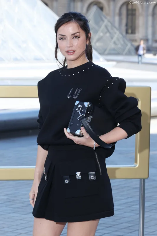 Ana de Armas photo 11 of 3418