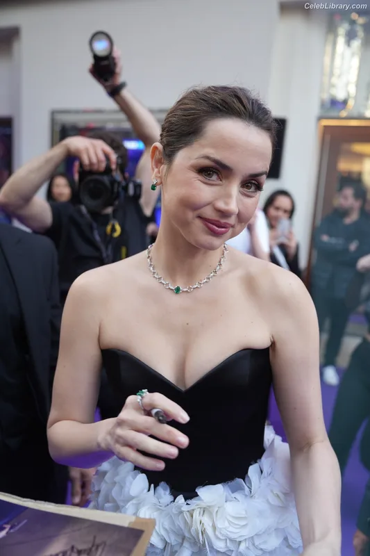Ana de Armas photo 20 of 3418