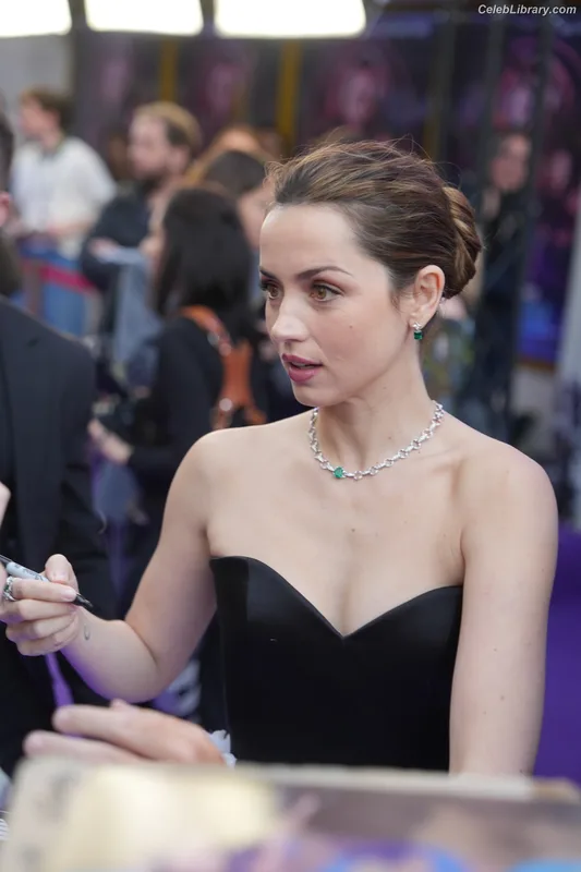 Ana de Armas photo 3 of 3418