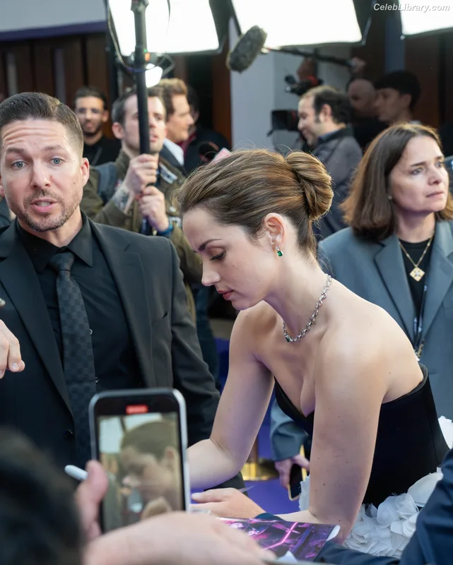 Ana de Armas photo 15 of 3418