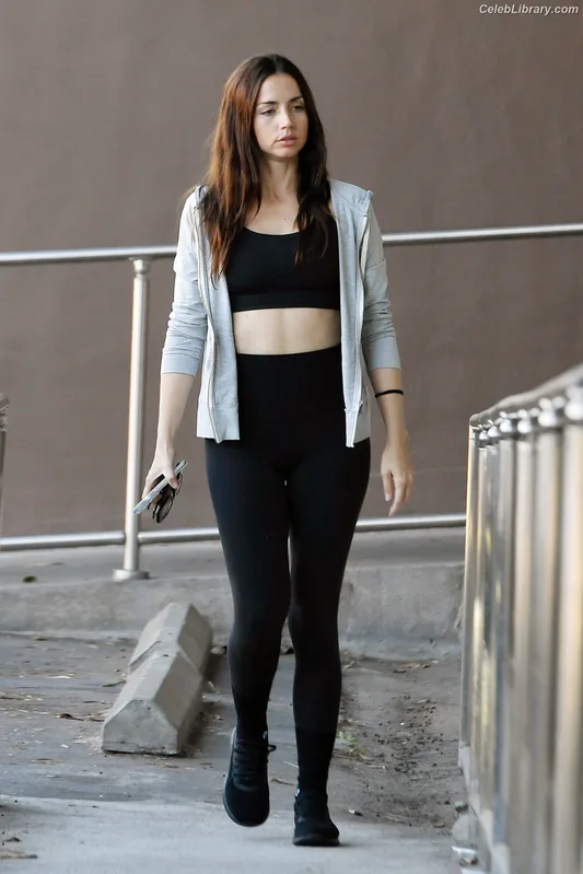 Ana de Armas photo 7 of 3418