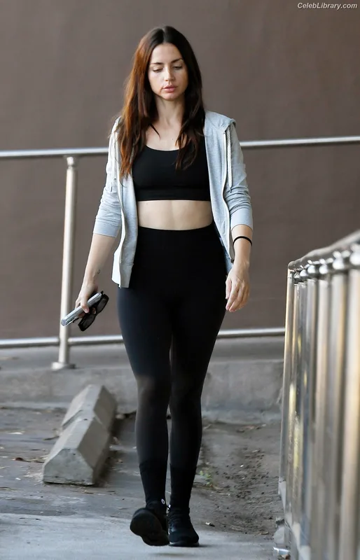 Ana de Armas photo 10 of 3418