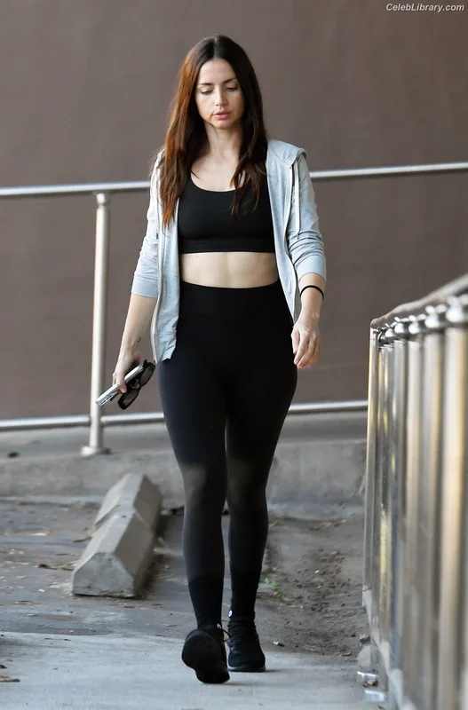 Ana de Armas photo 8 of 3418
