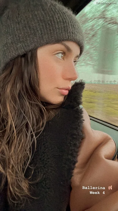 Ana de Armas photo 12 of 3418