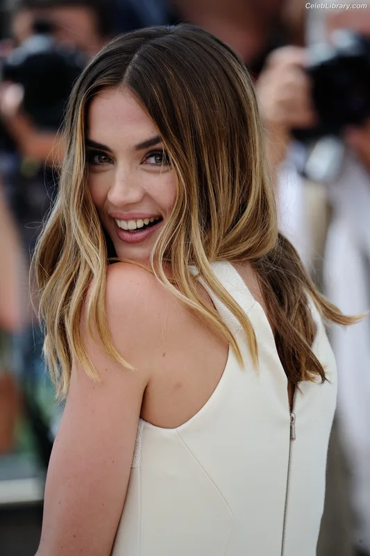 Ana de Armas photo 4 of 3418