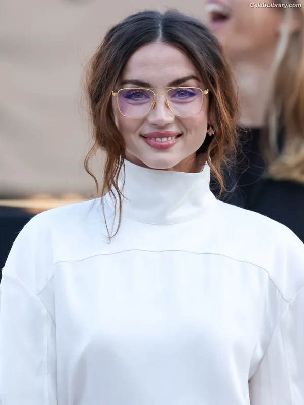 Ana de Armas photo 10 of 3418