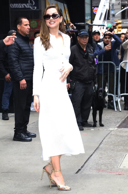 Ana de Armas photo 10 of 3418
