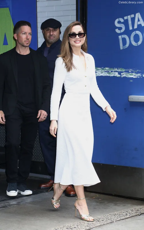 Ana de Armas photo 24 of 3418