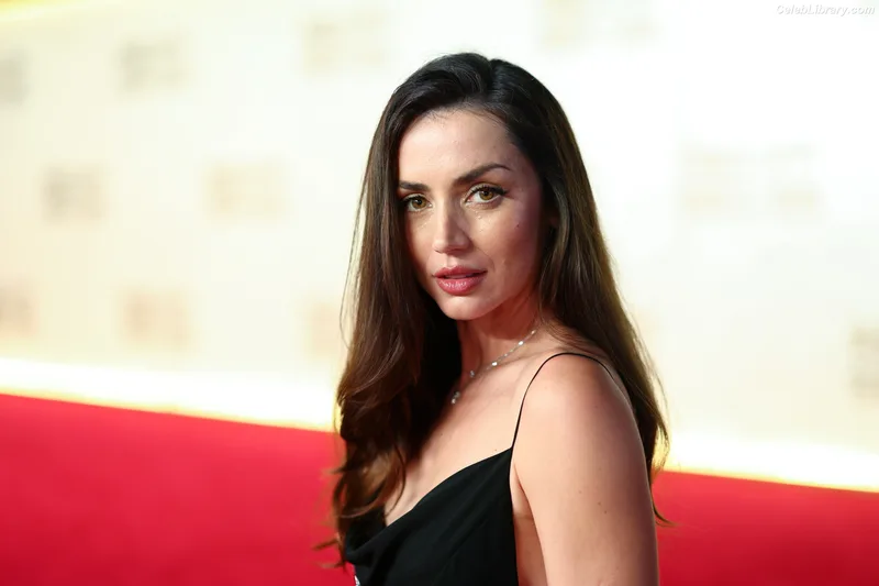 Ana de Armas photo 4 of 3418
