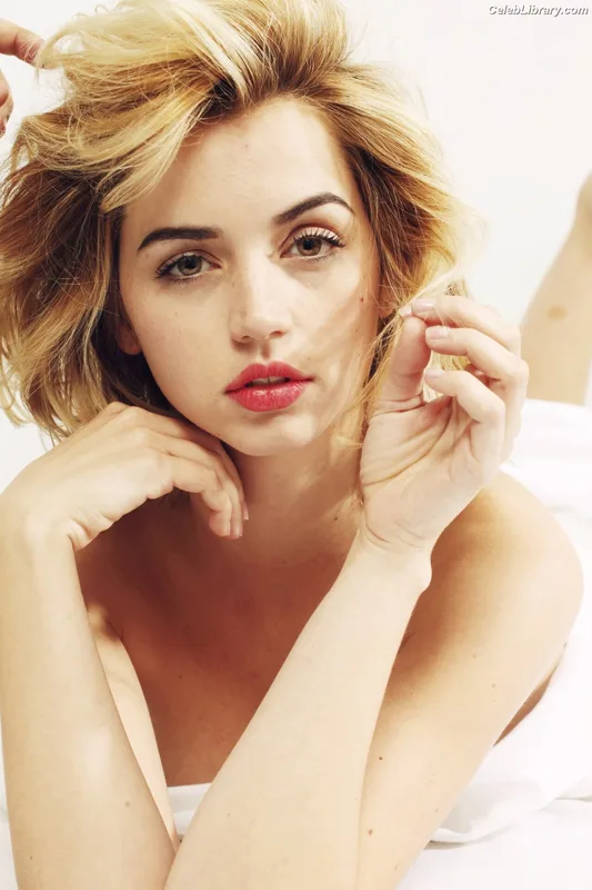 Ana de Armas photo 16 of 3418