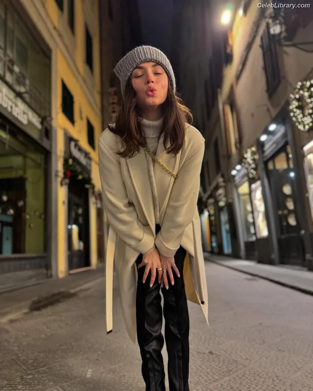 Ana de Armas photo 24 of 3418