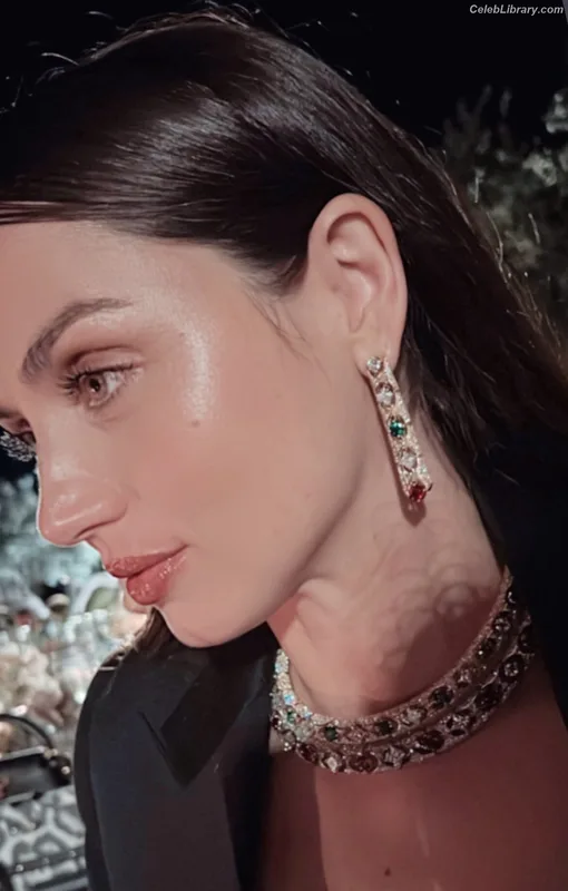 Ana de Armas photo 5 of 3418