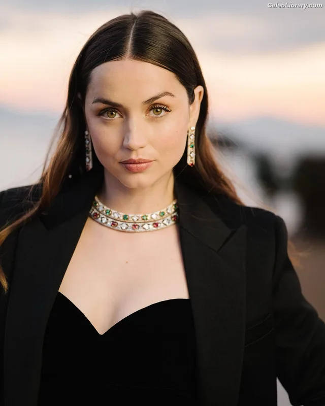 Ana de Armas photo 7 of 3418