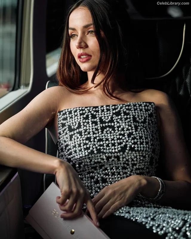 Ana de Armas photo 24 of 3418