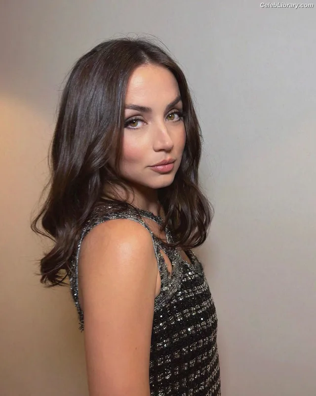 Ana de Armas photo 7 of 3418