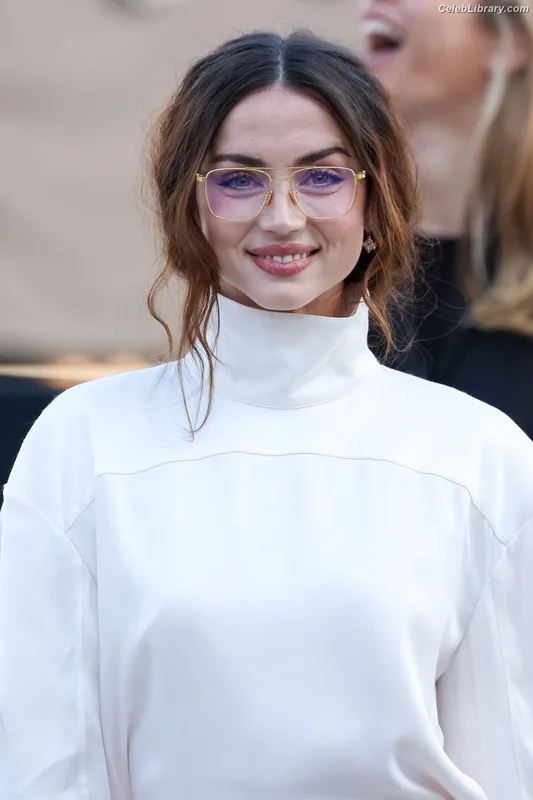 Ana de Armas photo 8 of 3418