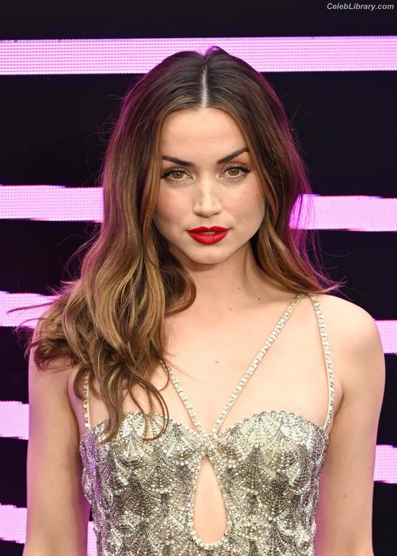 Ana de Armas photo 4 of 3418