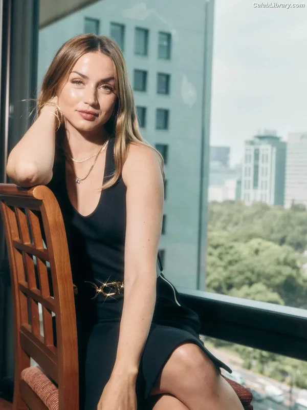 Ana de Armas photo 15 of 3418
