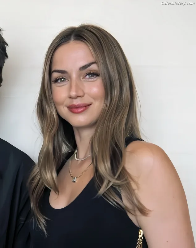 Ana de Armas photo 17 of 3418