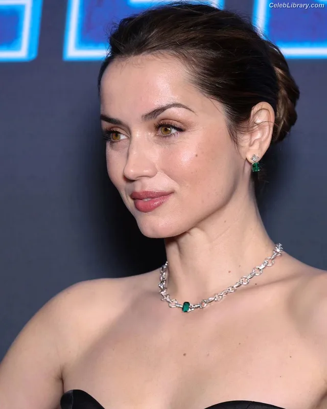 Ana de Armas photo 20 of 3418