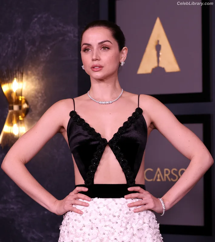 Ana de Armas photo 11 of 3418